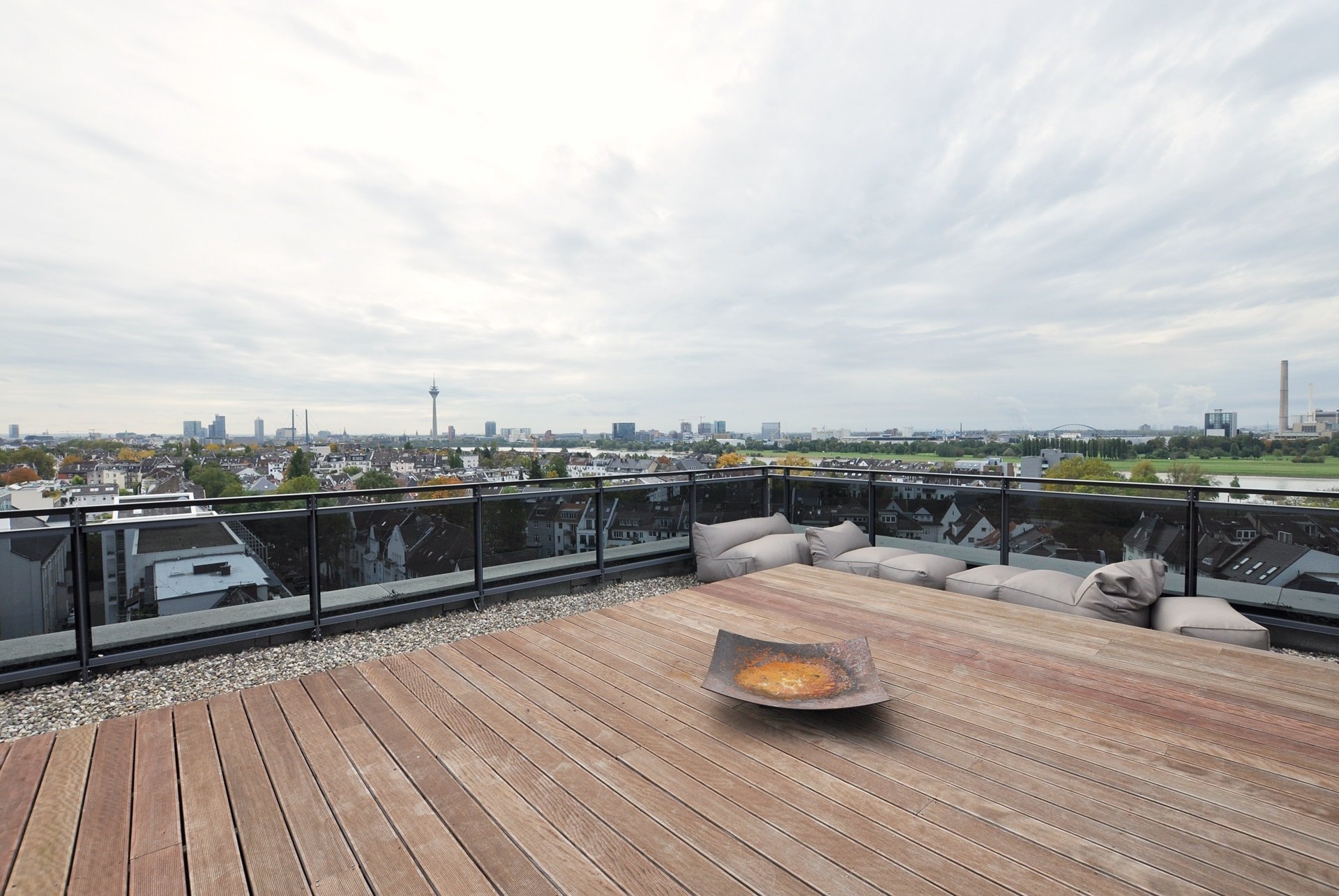 Dachterrasse Böcker Wohnimmobilien - Immobilienangebot - Düsseldorf - Wohnung - Exklusives PENTHOUSE mit Panoramablick über Düsseldorf!