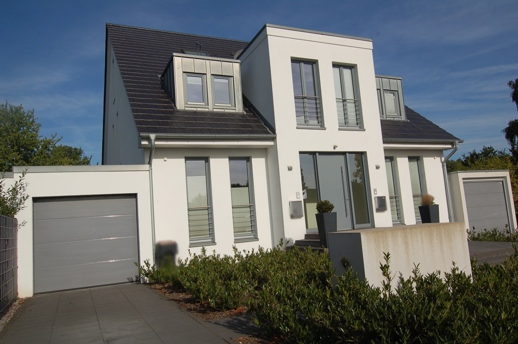 Böcker Wohnimmobilien - Immobilienangebot - Düsseldorf / Kaiserswerth - Haus - Exklusive Doppelhaushälfte in fußläufiger Nähe zur ISD!