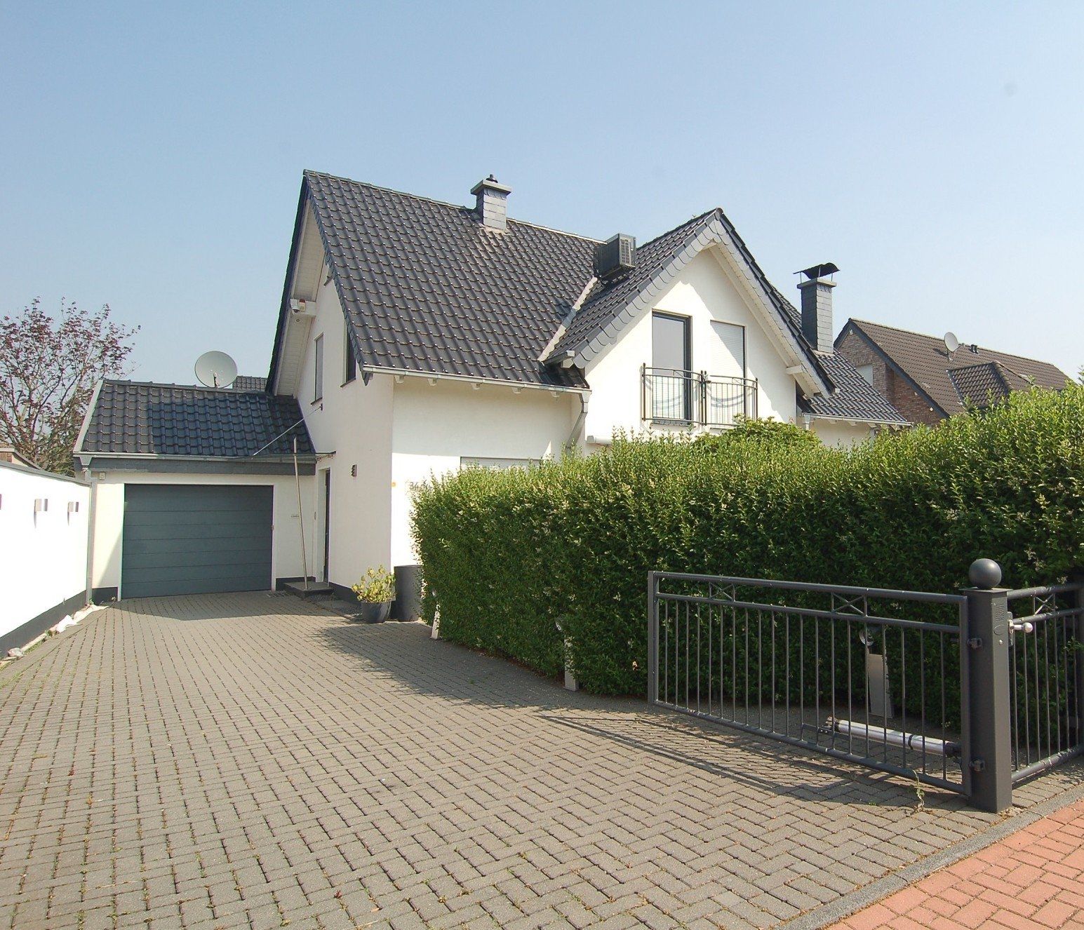 Böcker Wohnimmobilien - Immobilienangebot - Duisburg - Haus - Dieses moderne Einfamilienhaus befindet sich in gefragter Lage