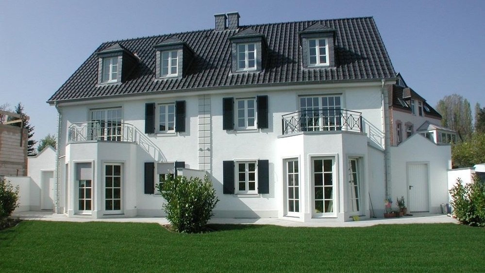 Böcker Wohnimmobilien - Immobilienangebot - Düsseldorf / Kaiserswerth - Haus - Hochwertige 7-Zi. DHH, 3 Bäder! 2-Raum-Studio! UG ausgebaut! Gepflegtes Green! Garage!