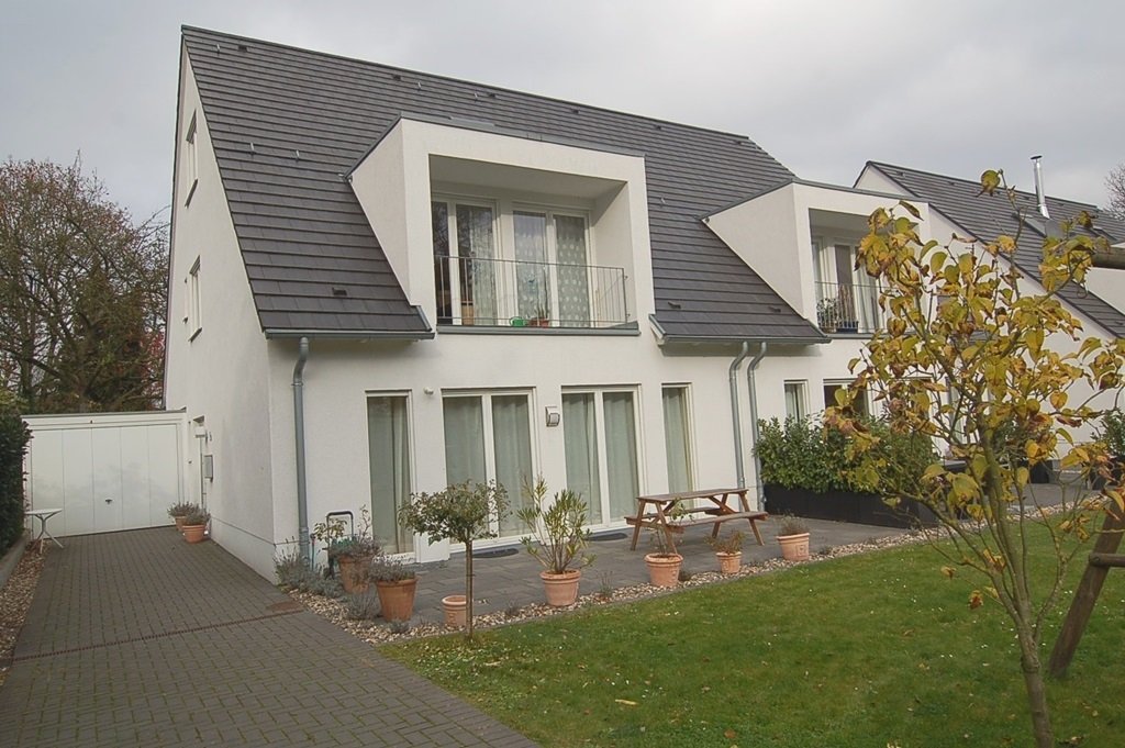 Böcker Wohnimmobilien - Immobilienangebot - Düsseldorf - Haus - Attraktive DHH mit hochwertiger Ausstattung in Angermund!