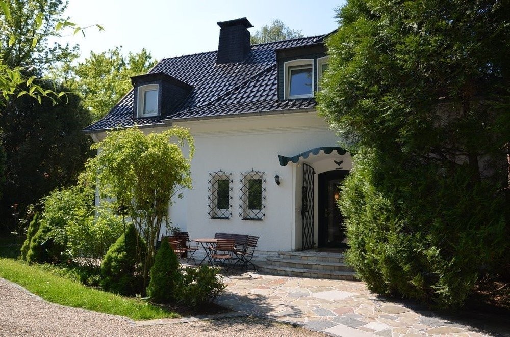 Böcker Wohnimmobilien - Immobilienangebot - Düsseldorf / Kaiserswerth - Haus - Exklusivität - Einmaliges Wohnen in exquisiter Lage