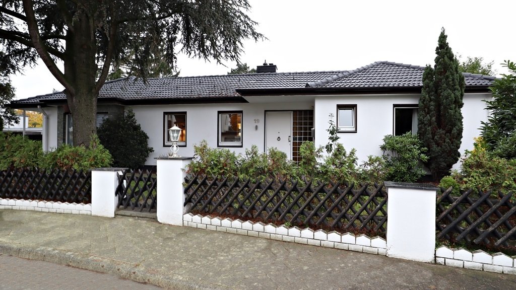 Böcker Wohnimmobilien - Immobilienangebot - Düsseldorf / Unterrath - Haus - Moderner Bungalow - Freistehend mit großzügiger Grundrissgestaltung!