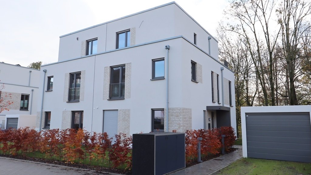 Böcker Wohnimmobilien - Immobilienangebot - Düsseldorf / Einbrungen - Alle - Smart-Home-Haus! Erstbezug! Garten direkt am Schwarzbach!