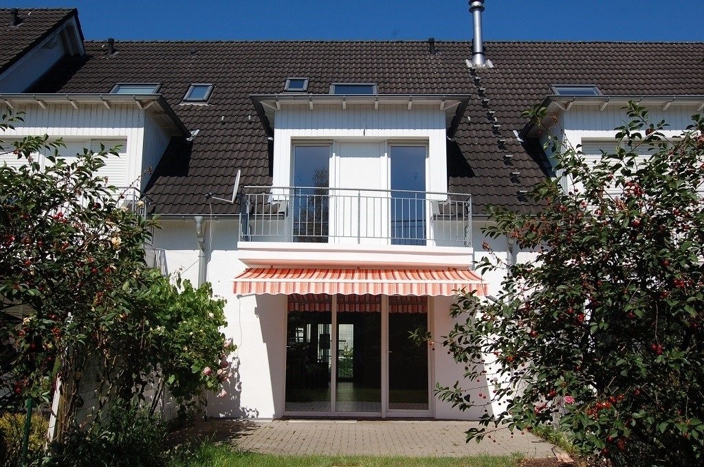 Böcker Wohnimmobilien - Immobilienangebot - Düsseldorf - Haus - Helles 6-Zimmer-RMH! 2-Raum-Studio! 3 Bäder! Balkon, Terrasse, Garten!