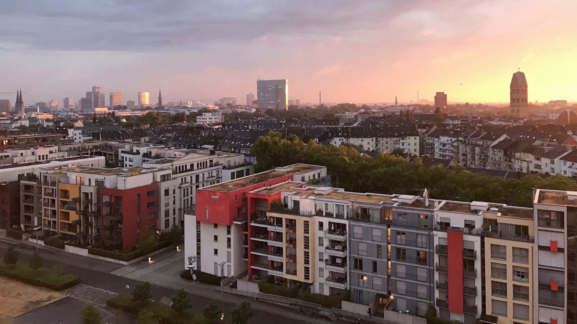 Böcker Wohnimmobilien - Immobilienangebot - Düsseldorf / Pempelfort - Wohnung - Diesen Ausblick vergessen Sie nie mehr! Exklusive 4-Zimmerwohnung im 11. Obergeschoss