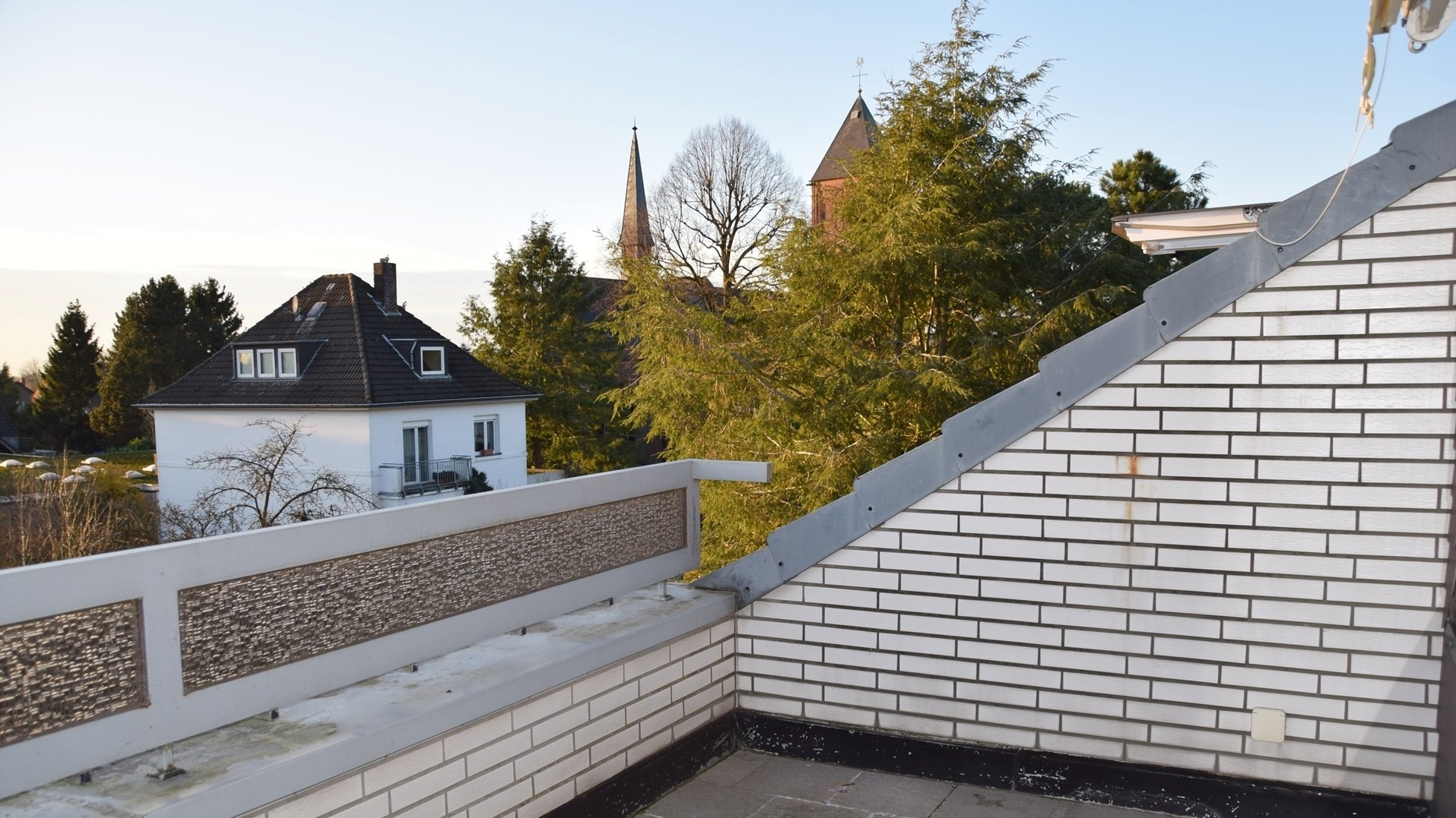 Böcker Wohnimmobilien - Immobilienangebot - Ratingen - Wohnung - Helle 3-Zimmer Dachgeschosswohnung mit großem Balkon