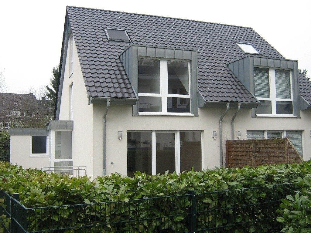 Hausansicht Nachbarhaus Böcker Wohnimmobilien - Immobilienangebot - Düsseldorf-Kaiserswerth - Alle - Attraktive Doppelhaushälfte in Kaiserswerth