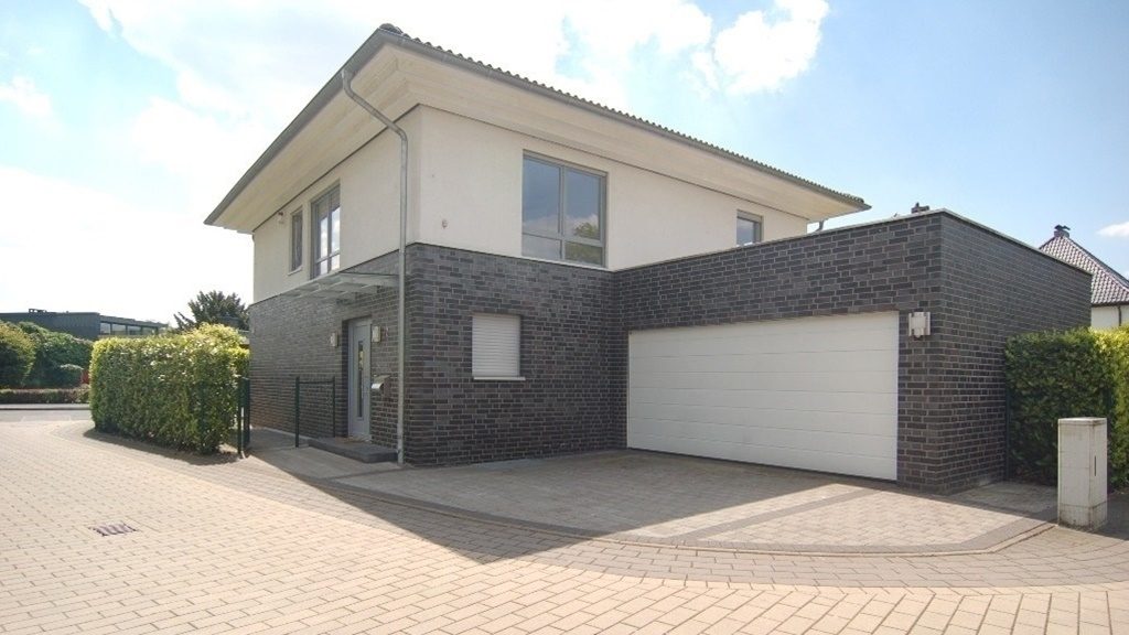 Vorderansicht Böcker Wohnimmobilien - Immobilienangebot - Düsseldorf / Kaiserswerth - Alle - Freistehendes Einfamilienhaus in Kaiserswerth