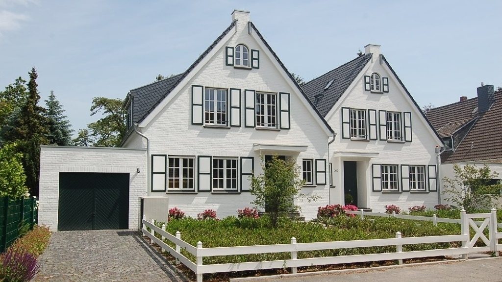 Böcker Wohnimmobilien - Immobilienangebot - Düsseldorf - Alle - Exklusives Landhaus mit schönem Garten in Düsseldorf-Wittlaer