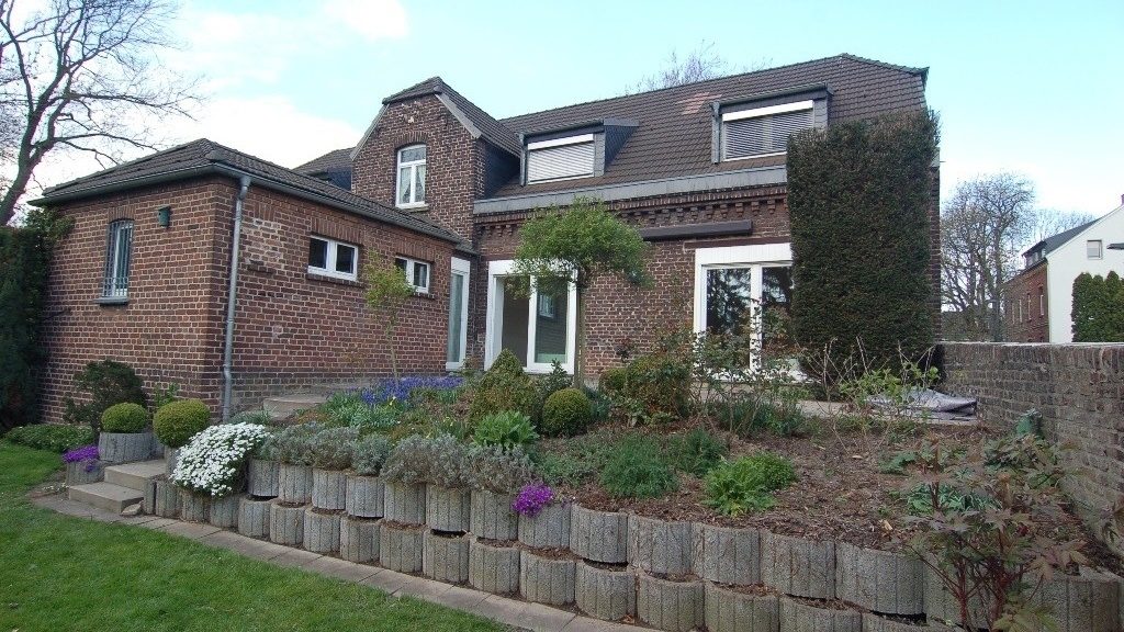 Gartenansicht Böcker Wohnimmobilien - Immobilienangebot - Düsseldorf / Lohausen - Alle - Helle Gartenwohnung im denkmalgeschützten Bauernhaus!