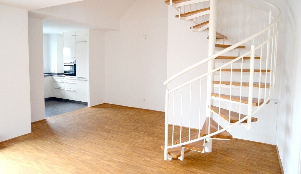 Böcker Wohnimmobilien - Immobilienangebot - Düsseldorf Wittlaer - Alle - Wunderschöne 3 Zi.-Maisonettewhg. mit hochw. EBK, Aufzug und 2 Balkonen in Wittlaer