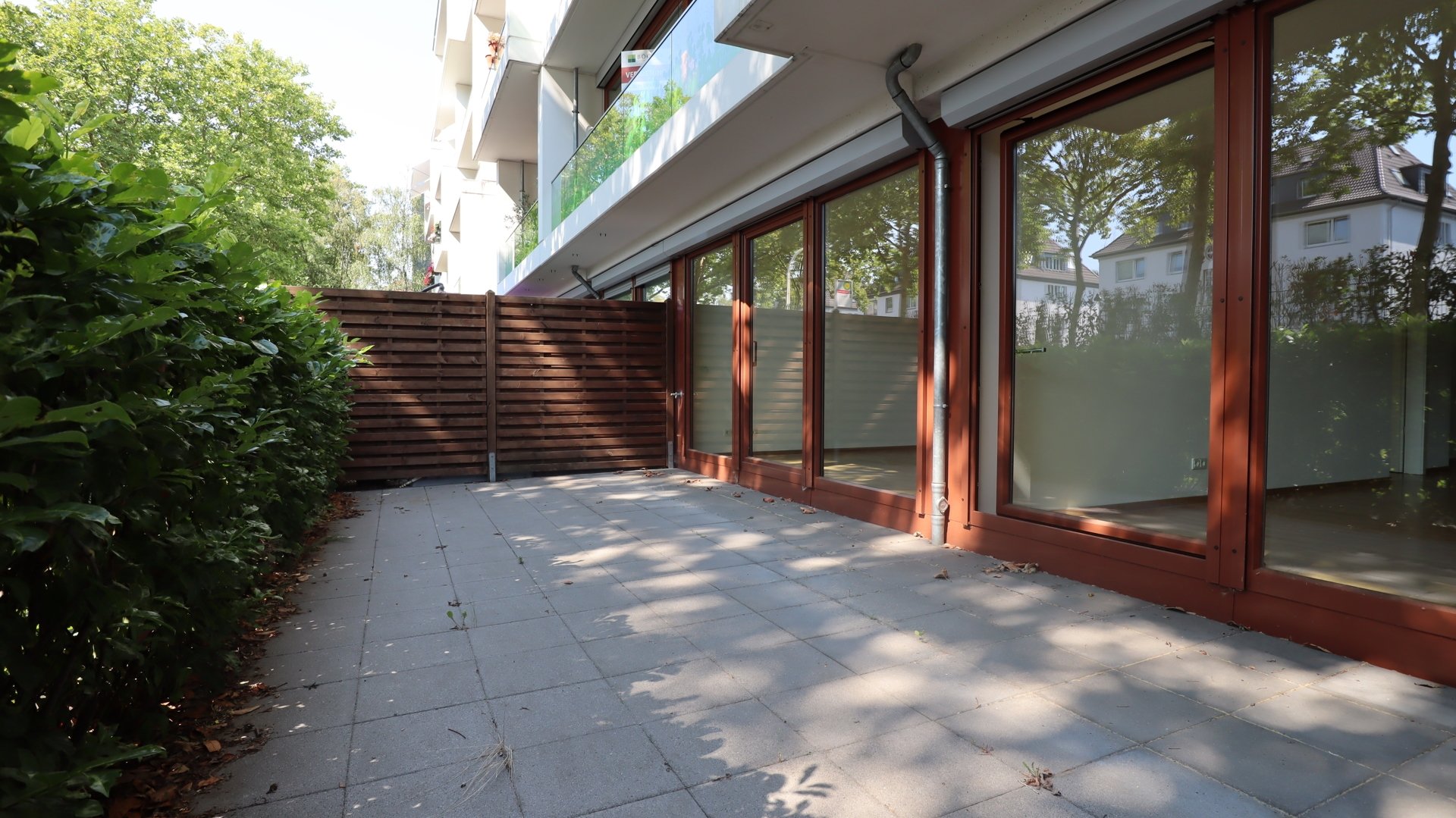 Böcker Wohnimmobilien - Immobilienangebot - Düsseldorf / Düsseltal - Alle - Stadtwohnung für Singles oder Pärchen mit zwei Bädern und zwei Terrassen!