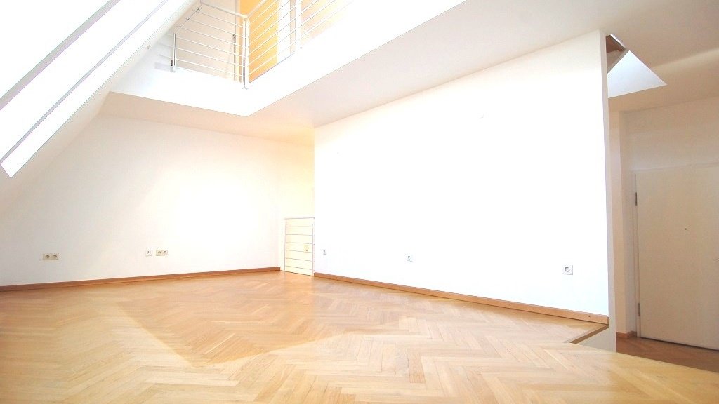 Wohnzimmer Böcker Wohnimmobilien - Immobilienangebot - Düsseldorf / Einbrungen - Wohnung - Großzügige 4-Zimmerwohnung im historischen Dreiflügelhaus!