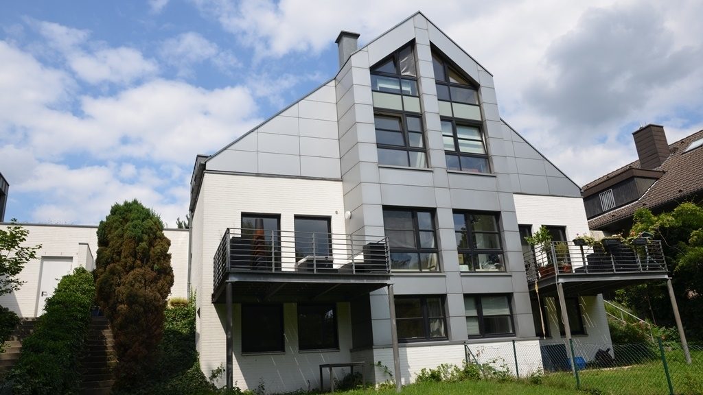 Rückansicht Böcker Wohnimmobilien - Immobilienangebot - Düsseldorf / Einbrungen - Alle - Traumhaftes Haus mit Blick ins Grüne in Alt-Einbrungen