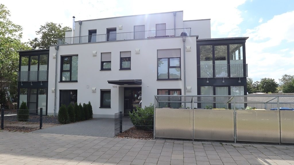 Böcker Wohnimmobilien - Immobilienangebot - Düsseldorf / Lohausen - Alle - Helle 2-Zimmerwohnung mit Einbauküche und Loggia in D-Lohausen!