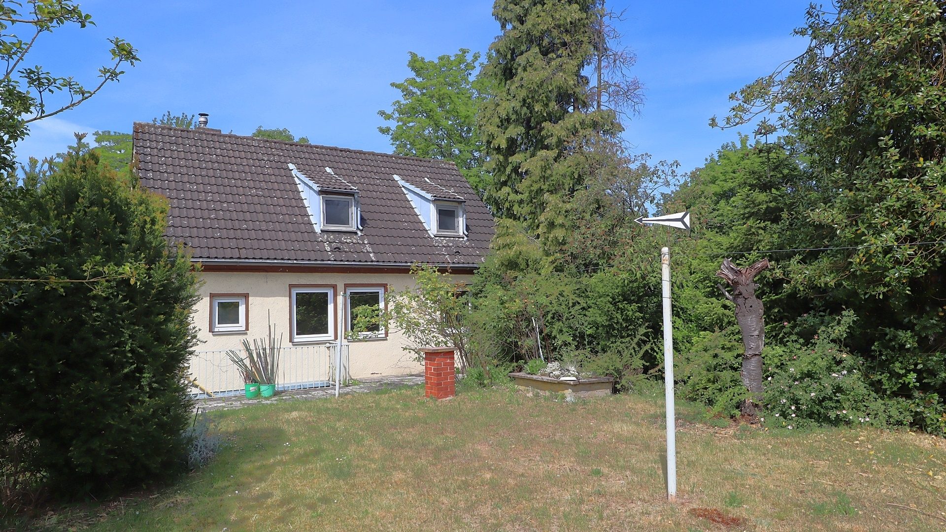 Böcker Wohnimmobilien - Immobilienangebot - Düsseldorf / Unterrath - Alle - Verwirklichen Sie sich Ihren Traum von Ihrem eigenem Haus auf einem attraktiven Grundstück!