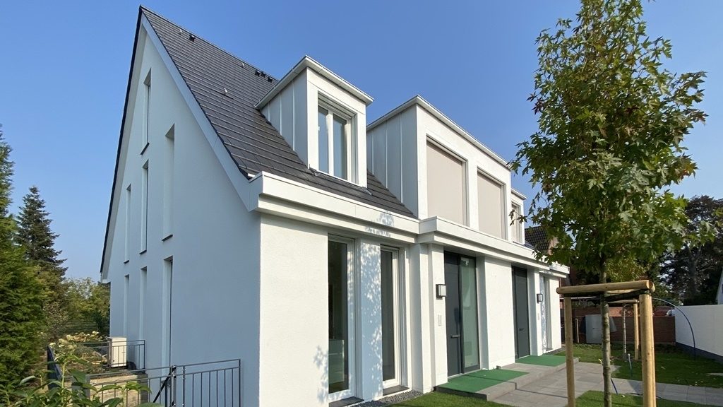 Böcker Wohnimmobilien - Immobilienangebot - Düsseldorf / Wittlaer - Alle - Erstbezug: Exklusive DHH-Villa mit 6 Zimmern, Exquisiter Einbauküche, Klimaanlage, Garten & Terrasse