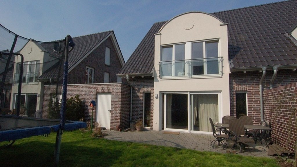Böcker Wohnimmobilien - Immobilienangebot - Düsseldorf / Wittlaer - Alle - Hochwertige DHH in familienfreundlicher Umgebung