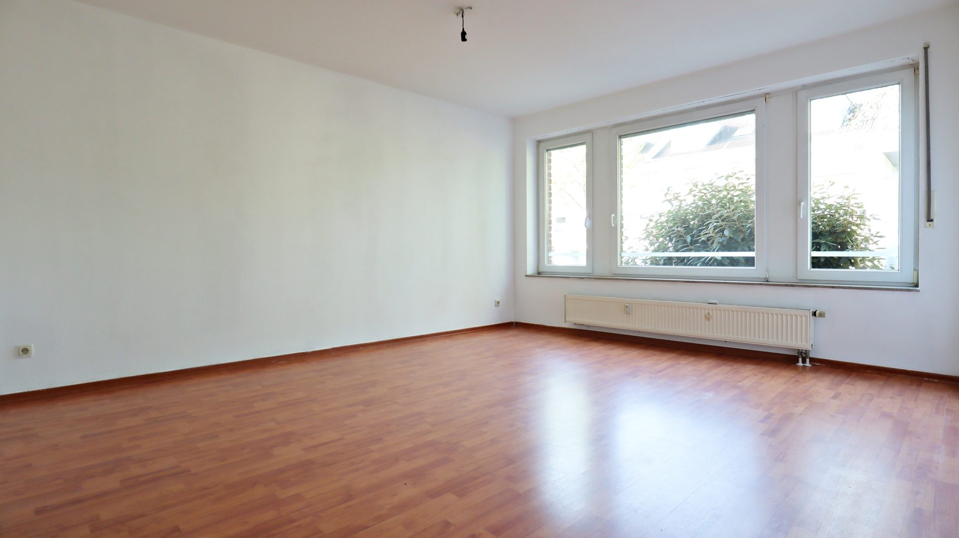 Wohnbereich Böcker Wohnimmobilien - Immobilienangebot - Düsseldorf / Kaiserswerth - Alle - 4-Zimmerwohnung mit Wintergarten in bester Lage von Kaiserswerth