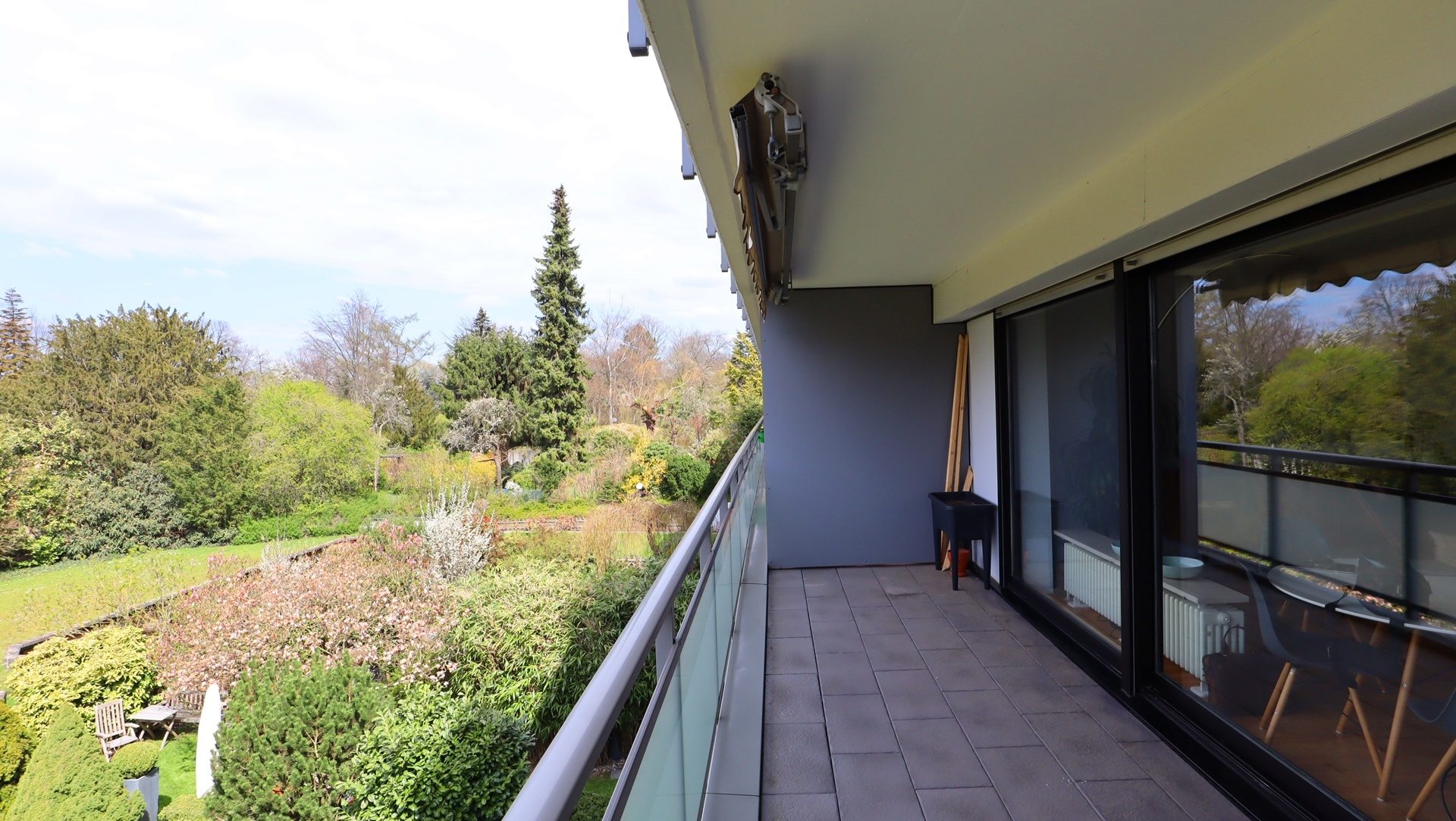 Böcker Wohnimmobilien - Immobilienangebot - Düsseldorf - Alle - Topmoderne 2-Zimmer Wohnung mit großem Balkon und Blick ins Grüne