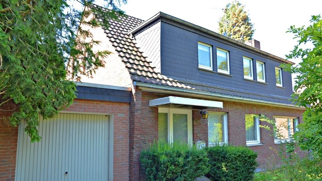 Böcker Wohnimmobilien - Immobilienangebot - Düsseldorf / Wittlaer - Alle - Gute Lage Wittlaer: Freistehendes Einfamilienhaus mit Garten - Erstbezug nach Sanierung