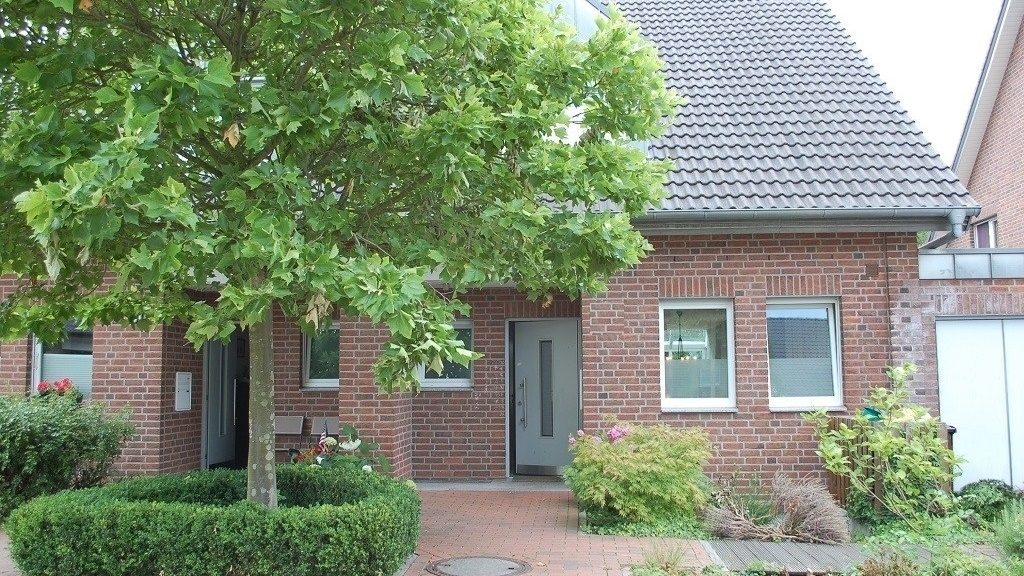 Böcker Wohnimmobilien - Immobilienangebot - Düsseldorf / Lohausen - Alle - Exklusives Doppelhaus an der internationalen Schule in Kaiserswerth!