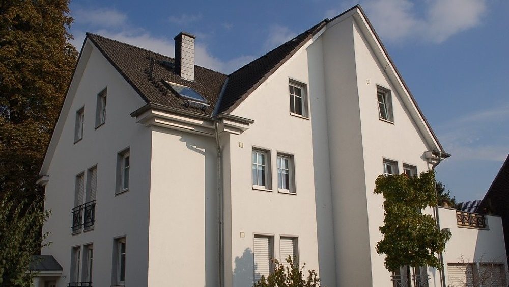 Böcker Wohnimmobilien - Immobilienangebot - Düsseldorf / Wittlaer - Alle - Gemütliche 2,5-Zimmer-Wohnung mit herrlicher Dachterrasse in ruhiger Wohnlage!