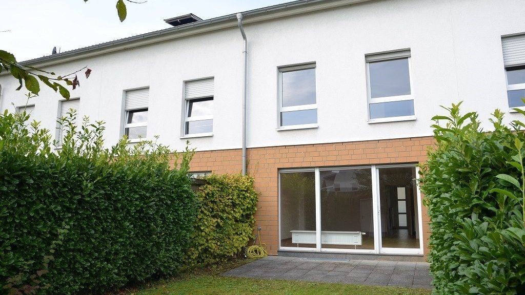 Böcker Wohnimmobilien - Immobilienangebot - Düsseldorf / Einbrungen - Alle - Familienfreundliche Lage: Modernes Reihenmittelhaus mit Dachterrasse in Einbrungen