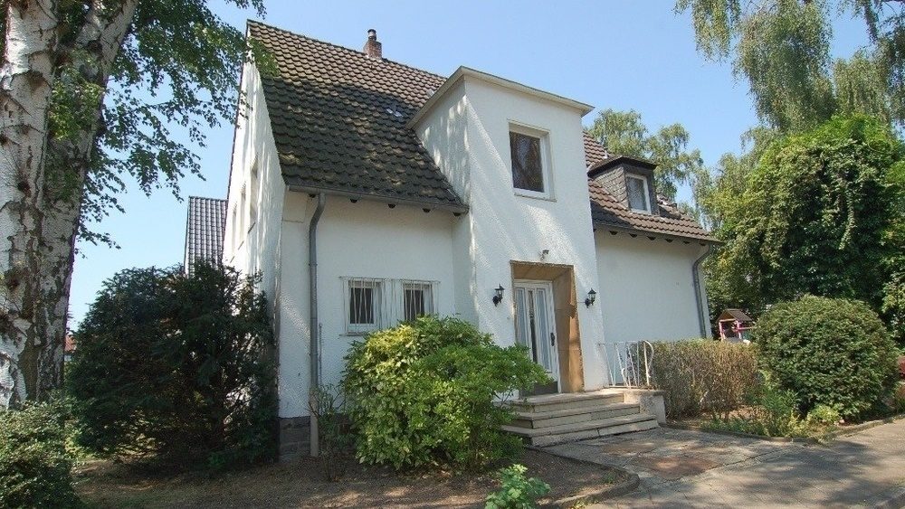 Böcker Wohnimmobilien - Immobilienangebot - Düsseldorf - Alle - Freistehendes Einfamilienhaus mit uneinsehbarem Garten in Stockum