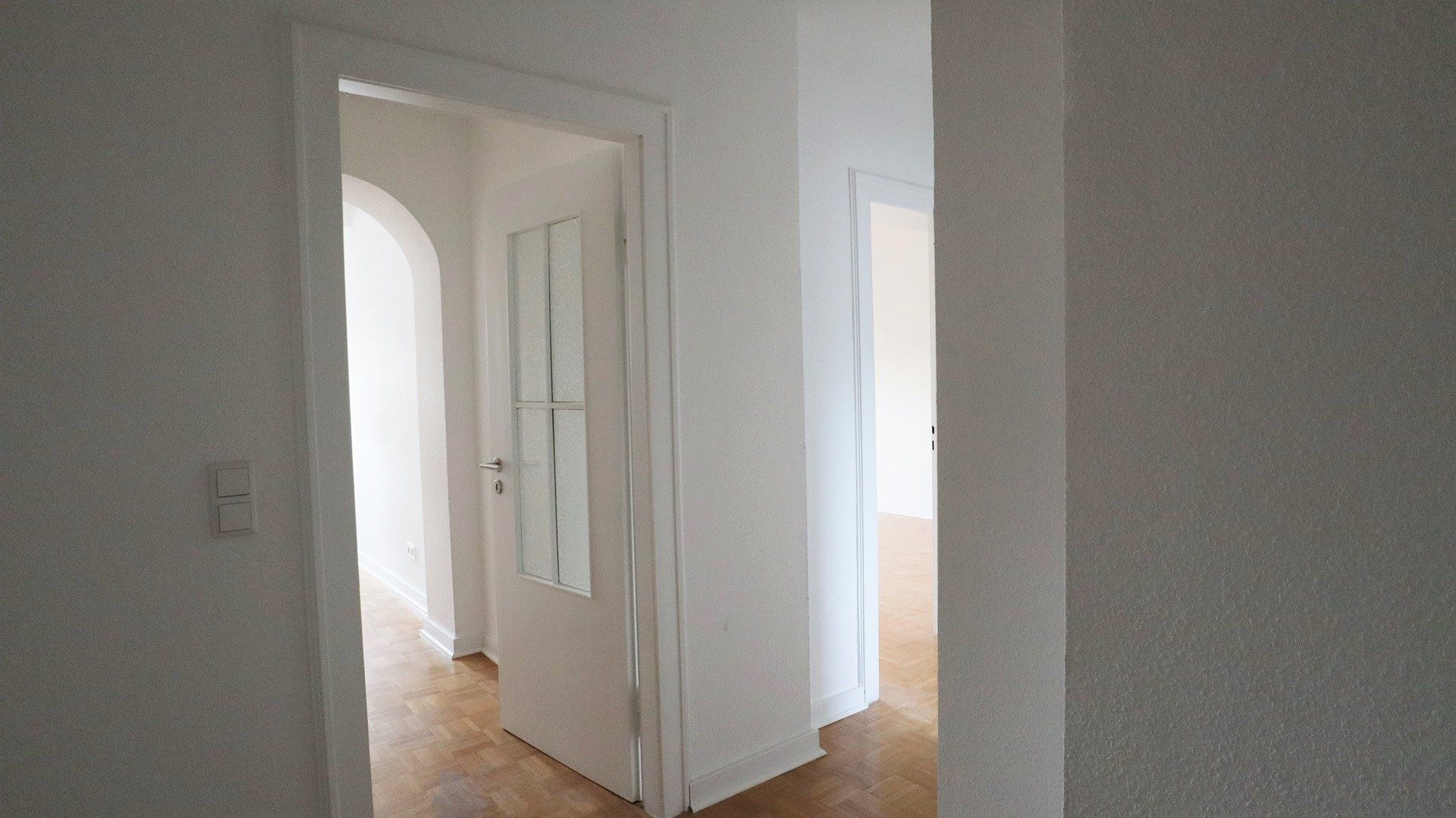 Böcker Wohnimmobilien - Immobilienangebot - Düsseldorf-Oberkassel - Alle - Gemütliche 2-Zimmer-Dachgeschoss-Wohnung mit neuer EBK & frisch renoviertem Badezimmer
