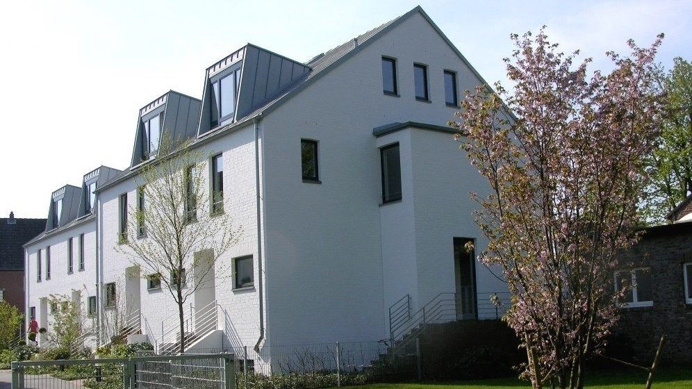Böcker Wohnimmobilien - Immobilienangebot - Düsseldorf / Kalkum - Alle - Exklusives Einfamilienhaus in moderner Architektur in Kalkum! Top Grünlage! 2 TG-Stellplätze!