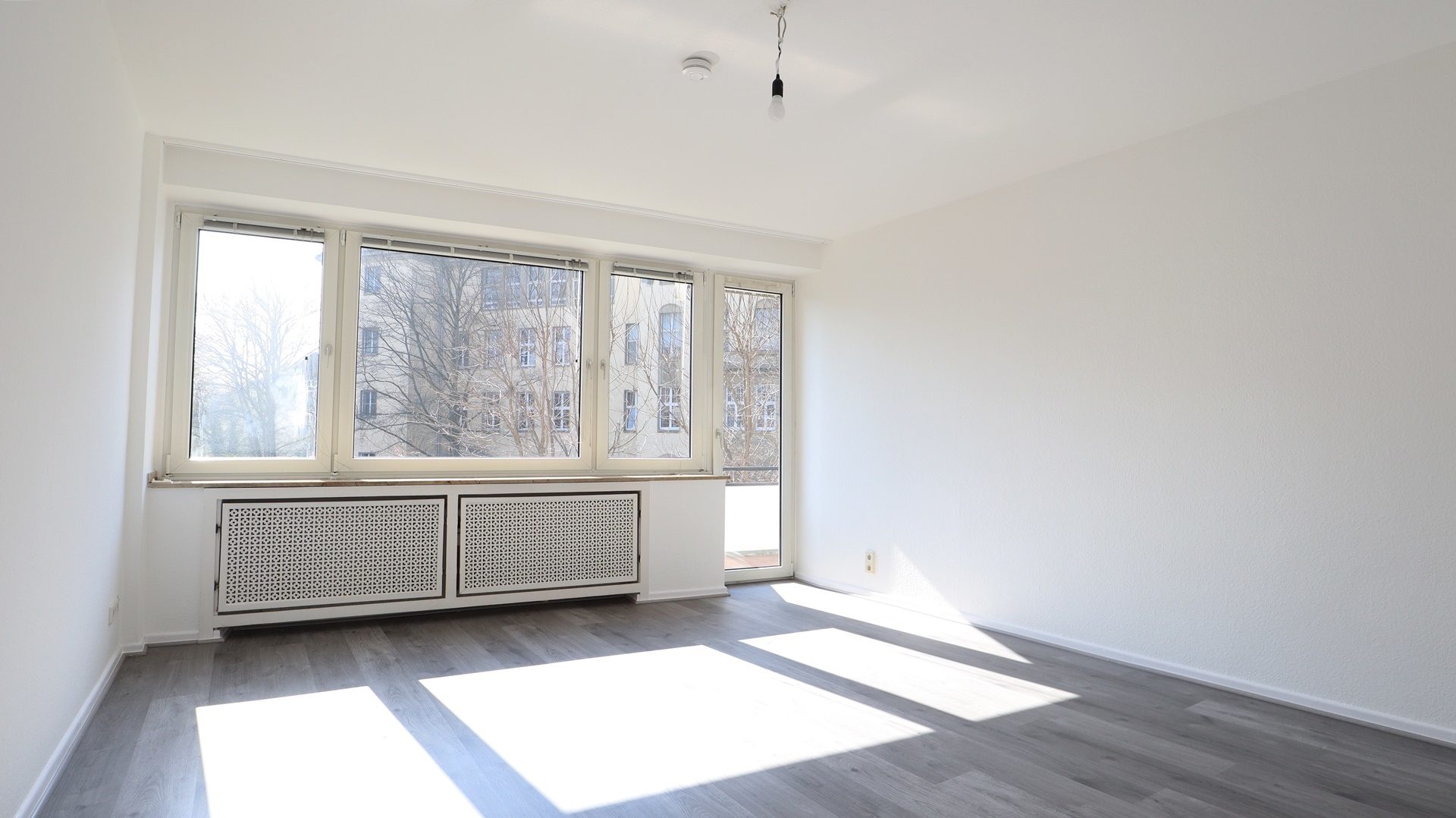 Böcker Wohnimmobilien - Immobilienangebot - Düsseldorf - Alle - Renovierte 3-Zimmer-Wohnung mit Sonnenbalkon in begehrter Wohnlage von Oberkassel