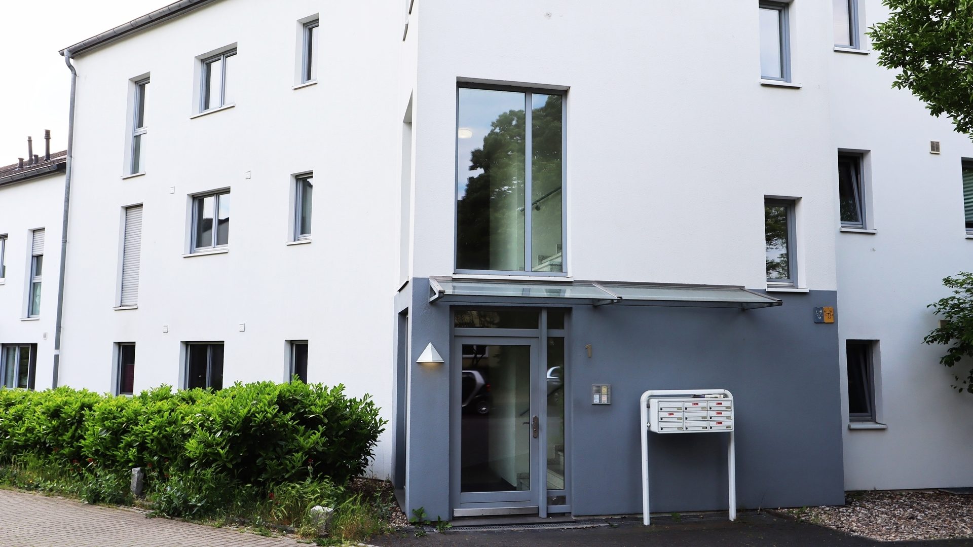 Böcker Wohnimmobilien - Immobilienangebot - Düsseldorf - Alle - 2-Zimmerwohnung in guter Lage von Kaiserswerth! EBK! Tiefgarage