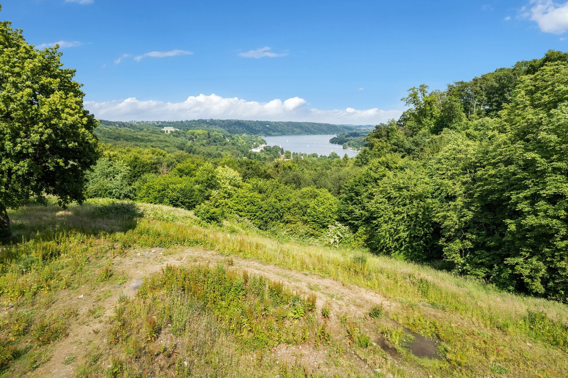 Böcker Wohnimmobilien - Immobilienangebot - Essen / Bredeney - Alle - Ein Juwel mit Ausblick: Weitläufiges Penthaus mit 5 Zimmern und umlaufenden Terrassenflächen