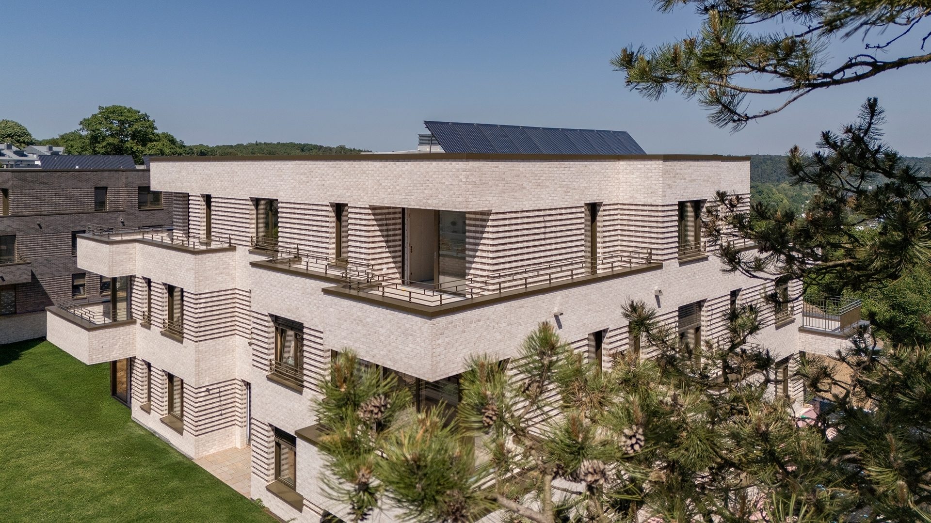 Böcker Wohnimmobilien - Immobilienangebot - Essen / Bredeney - Alle - Barrierefreier Luxus mit 3 Balkonen und verschiedenen Sichtachsen