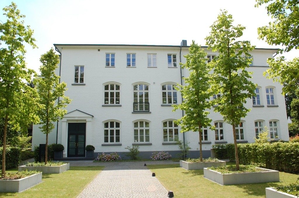 Böcker Wohnimmobilien - Immobilienangebot - Düsseldorf Wittlaer - Alle - Residenz Alte Schule Wittlaer, Exklusive 3-Zimmer-Wohnung mit Sonnenterrasse!