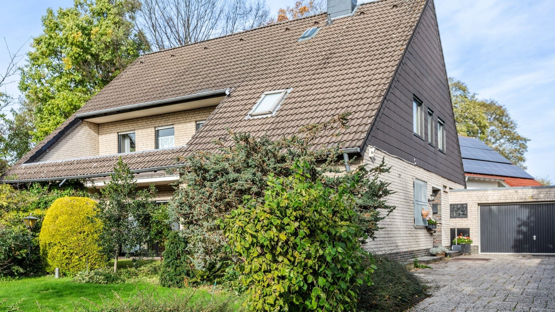 Böcker Wohnimmobilien - Immobilienangebot - Düsseldorf/Kalkum - Alle - Ruhiges freistehendes Einfamilienhaus mit schönem Garten in Kalkum