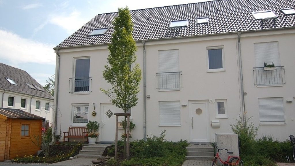 Böcker Wohnimmobilien - Immobilienangebot - Düsseldorf / Einbrungen - Alle - Familienfreundliches Reihenmittelhaus in Düsseldorf-Einbrungen!