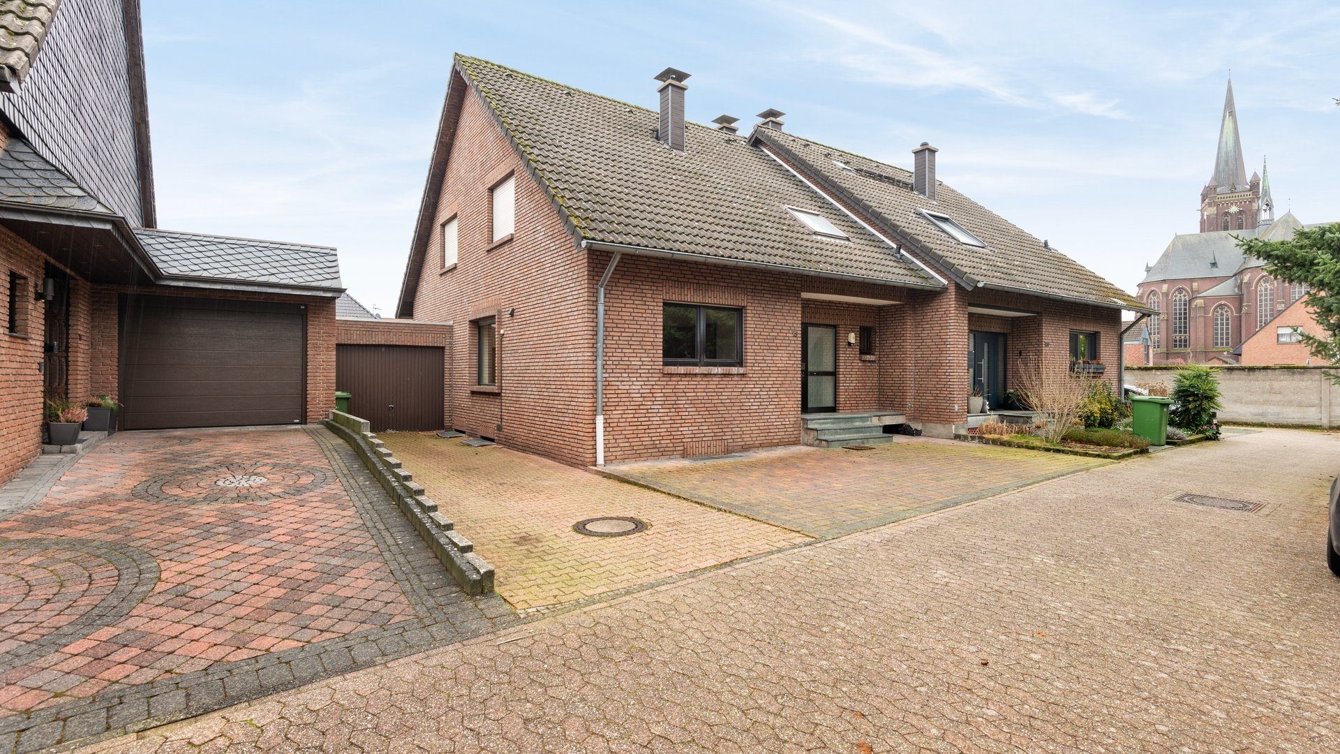 Böcker Wohnimmobilien - Immobilienangebot - Tönisvorst-Vorst - Alle - Doppelhaushälfte mit viel Fläche