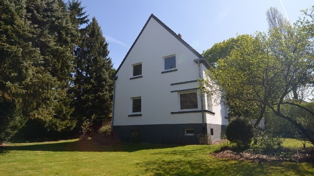 Böcker Wohnimmobilien - Immobilienangebot - Düsseldorf / Angermund - Alle - Hochwertiges, freistehendes Einfamilienhaus mit großem Garten!