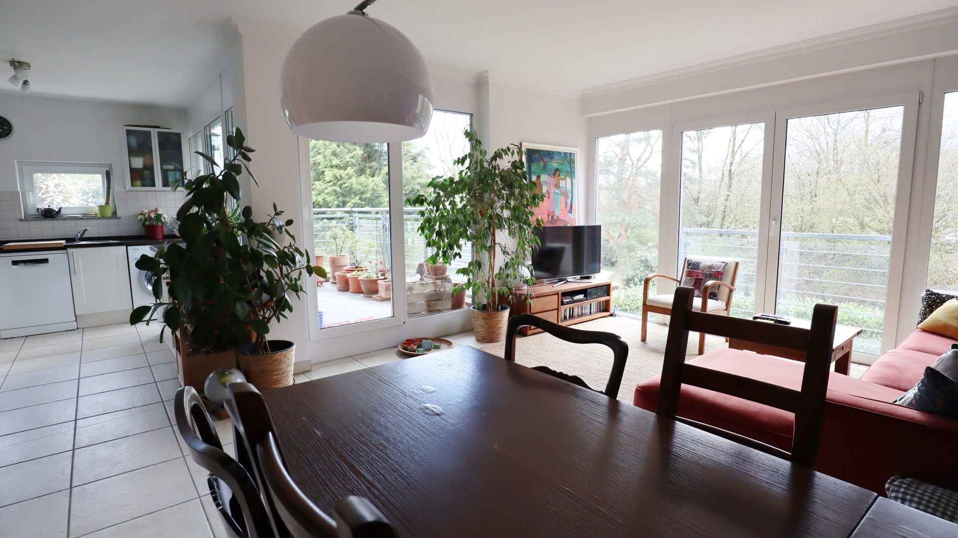 Wohnzimmer 2 Böcker Wohnimmobilien - Immobilienangebot - Düsseldorf / Kaiserswerth - Alle - Lichtvolle 3-Zimmer-Wohnung mit Einbauküche und Balkon und verkehrsberuhigter Lage