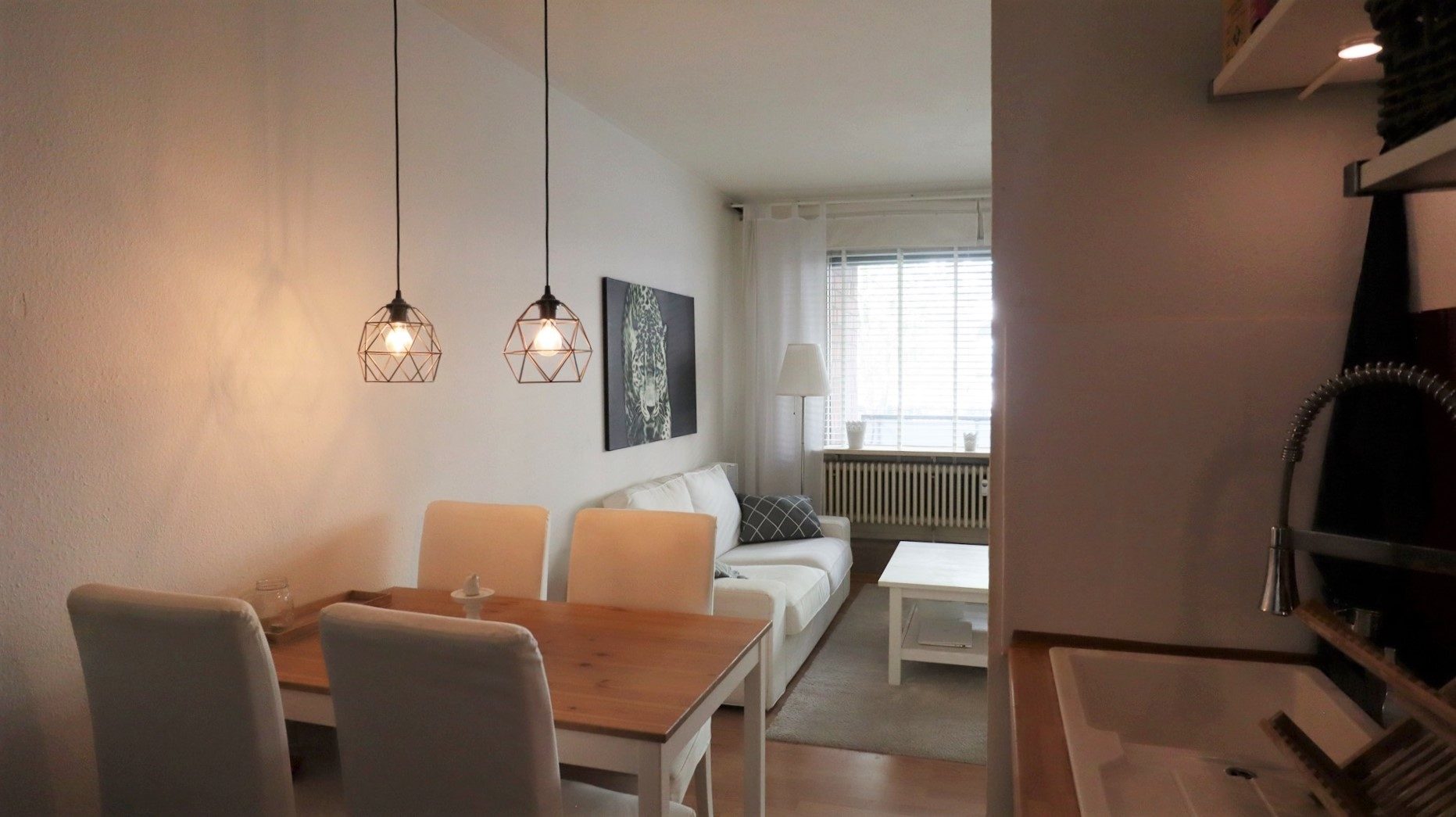 Essbereich Böcker Wohnimmobilien - Immobilienangebot - Düsseldorf / Pempelfort - Alle - Zentral mitten in Düsseldorf! 1,5 Zimmer-Apartment mit Loggia & Einbauküche