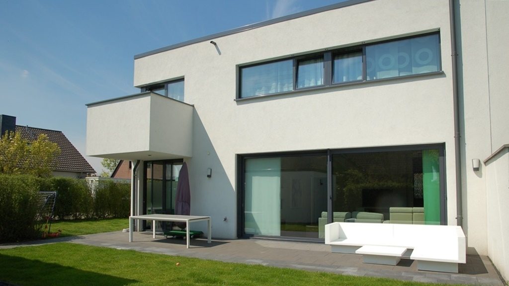 Böcker Wohnimmobilien - Immobilienangebot - Düsseldorf / Kalkum - Alle - Wohntraum: Architektenvilla im Bauhausstil Nähe Schloß Kalkum! Top Ausstattung! Garage