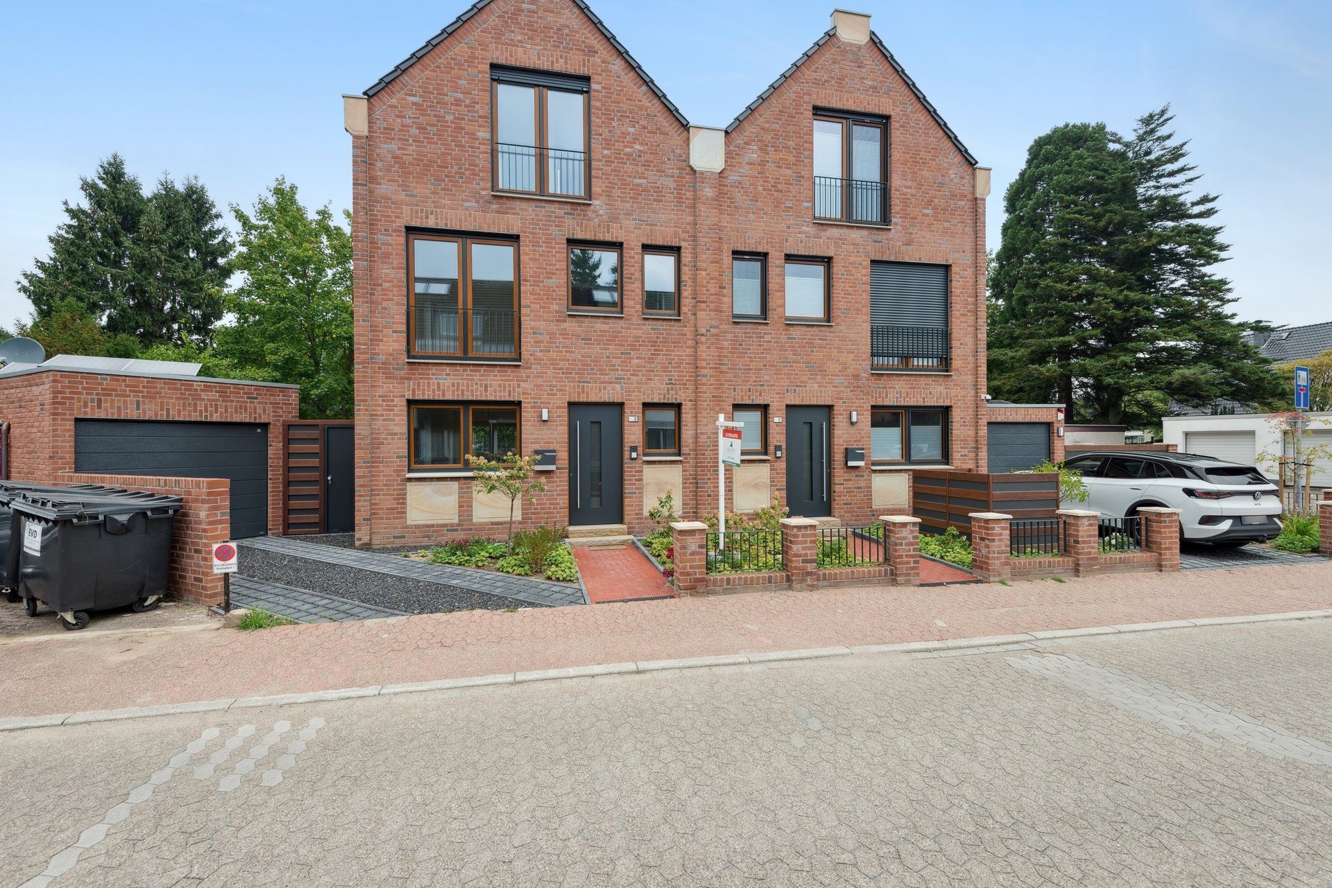 Böcker Wohnimmobilien - Immobilienangebot - Düsseldorf / Angermund - Alle - Sofort bezugsfertige, hochwertig ausgestattete Neubau Doppelhaushälfte