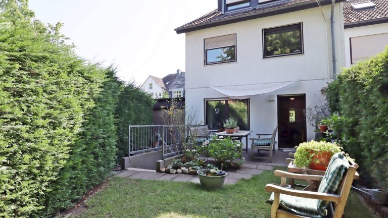 Böcker Wohnimmobilien - Immobilienangebot - Düsseldorf / Einbrungen - Alle - Großzügiges 5-Zimmer-Reiheneckhaus in begehrter Lage von Düsseldorf-Einbrungen