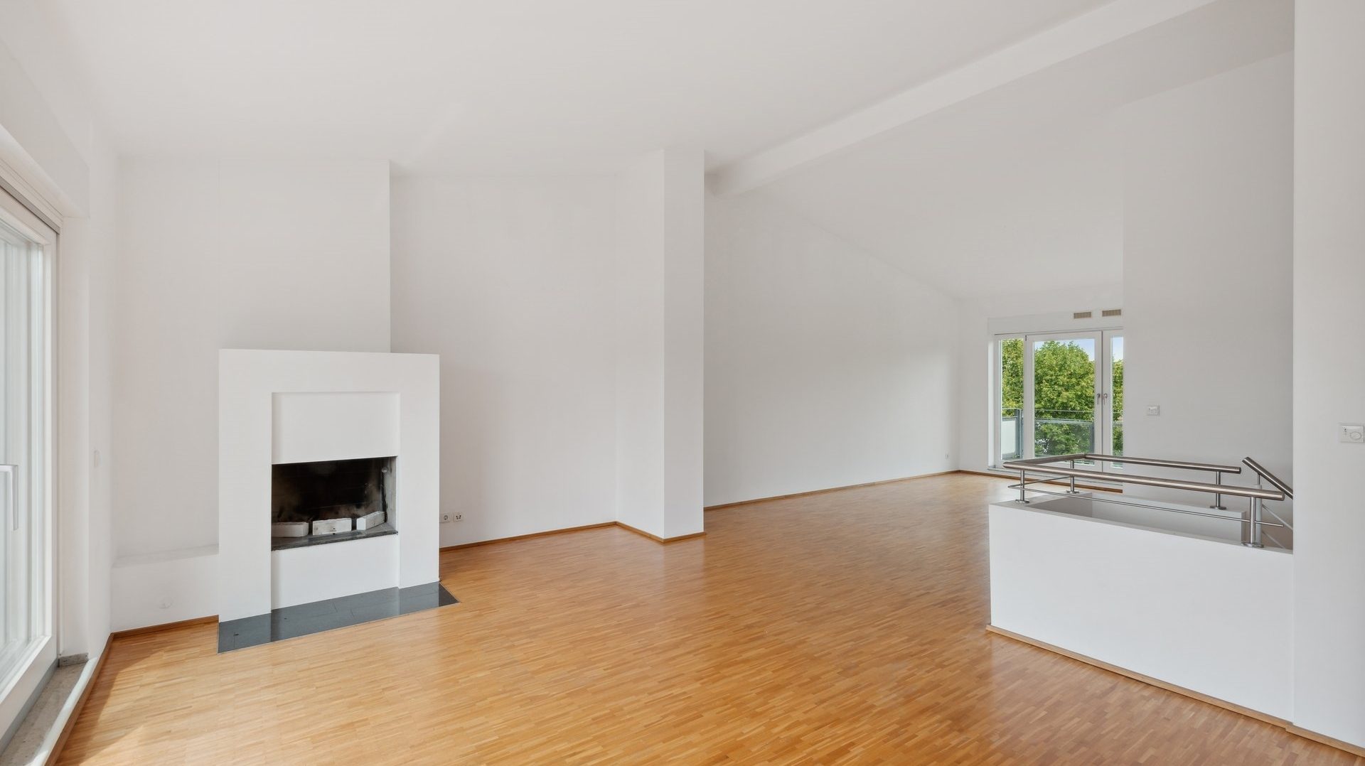 Böcker Wohnimmobilien - Immobilienangebot - Düsseldorf / Kaiserswerth - Alle - Hochwertige 4-Zimmer-Penthouse-Maisonettewohnung mit 3 Balkonen
