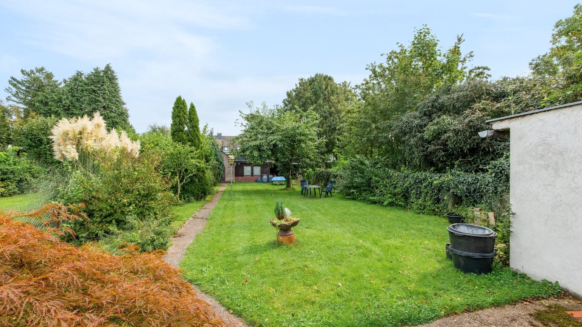 Böcker Wohnimmobilien - Immobilienangebot - Düsseldorf/Unterrath - Alle - Sanierung mit Erweiterung oder Neubebauung auf traumhaftem Grundstück