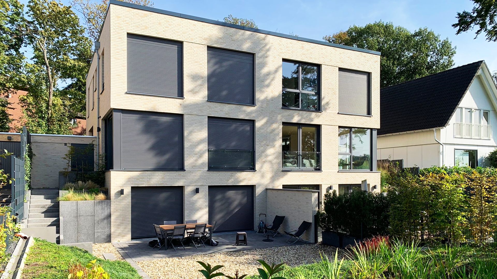 Böcker Wohnimmobilien - Immobilienangebot - Düsseldorf / Kaiserswerth - Alle - Top ausgestattete Doppelhaushälfte in Ortskern-Lage Kaiserswerth