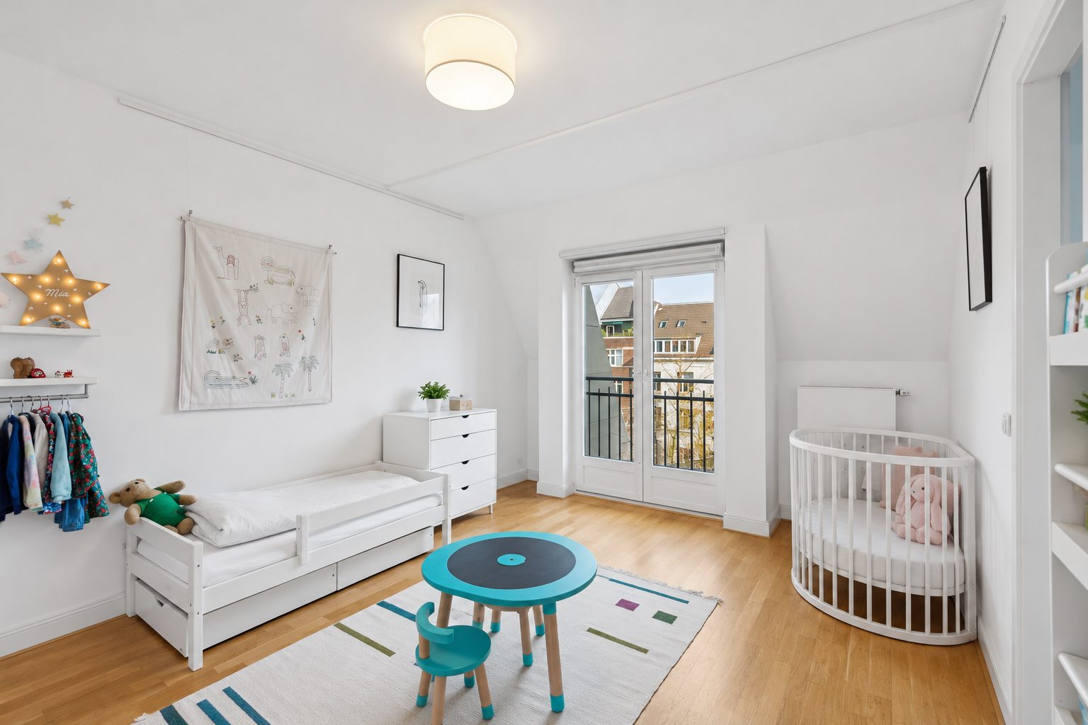 Böcker Wohnimmobilien - Immobilienangebot - Düsseldorf /Pempelfort - Alle - Lichtdurchflutetes Altbau-Dachgeschoss mit Aufzug,  ca.171 m² und Dachterrasse